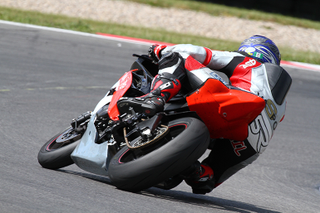 Illustration for article titled What Is Trail Braking, and How It'll Make You a Better Rider and Driver